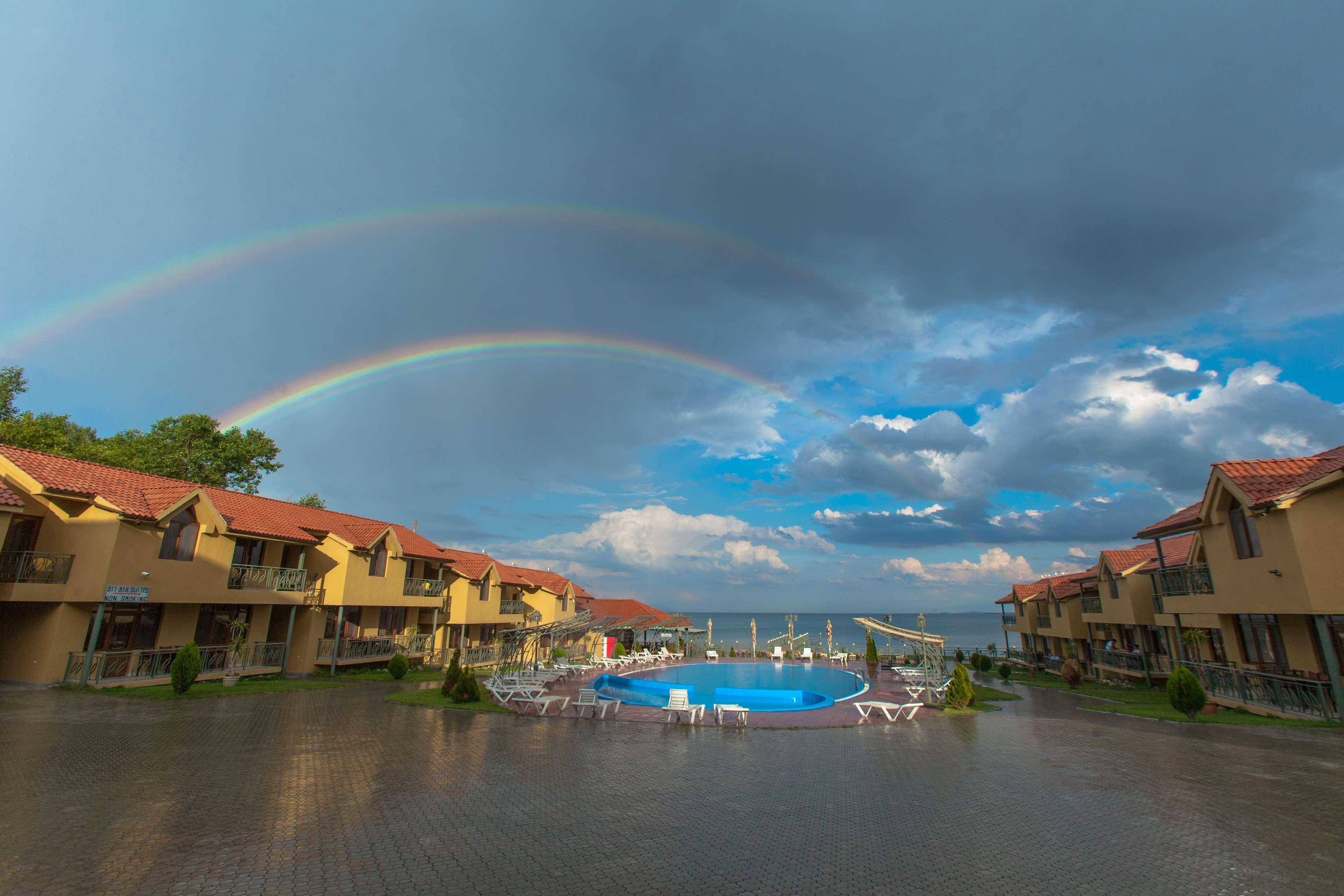 Best Western Bohemian Resort Sevan Exterior photo